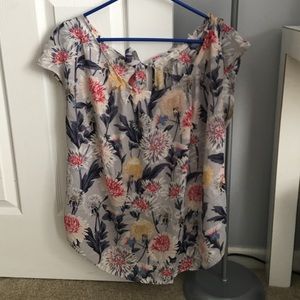 Lauren Conrad shell top great Spring print